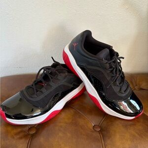Jordan Men's Black and Red Low-Top Sneakers